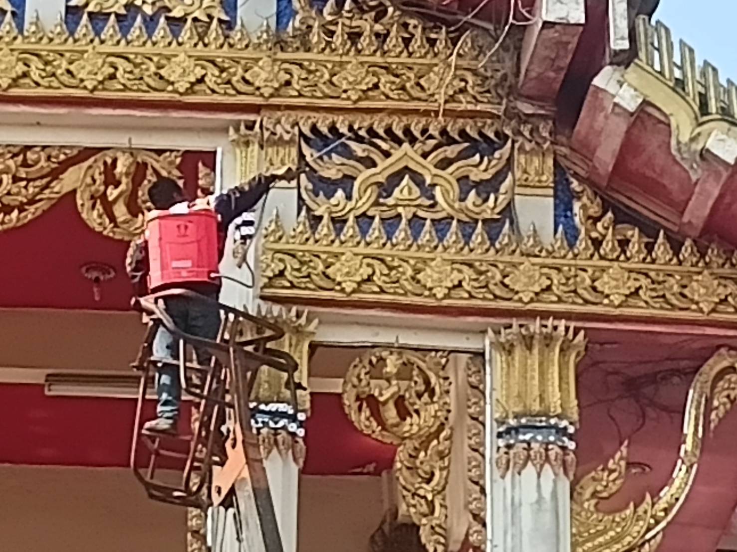 จิตอาสาทำความสะอาดวัดศรีสำราญ