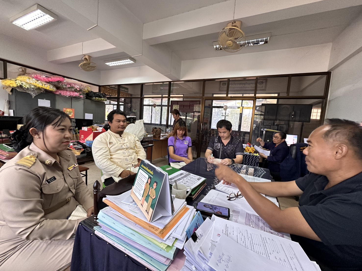 พช.อำเภอสร้างคอม จังหวัดอุดรธานี ประชุมมอบภารกิจ ขับเคลื่อนนโยบายของสำนักงานพัฒนาชุมชนจังหวัดอุดรธานี 