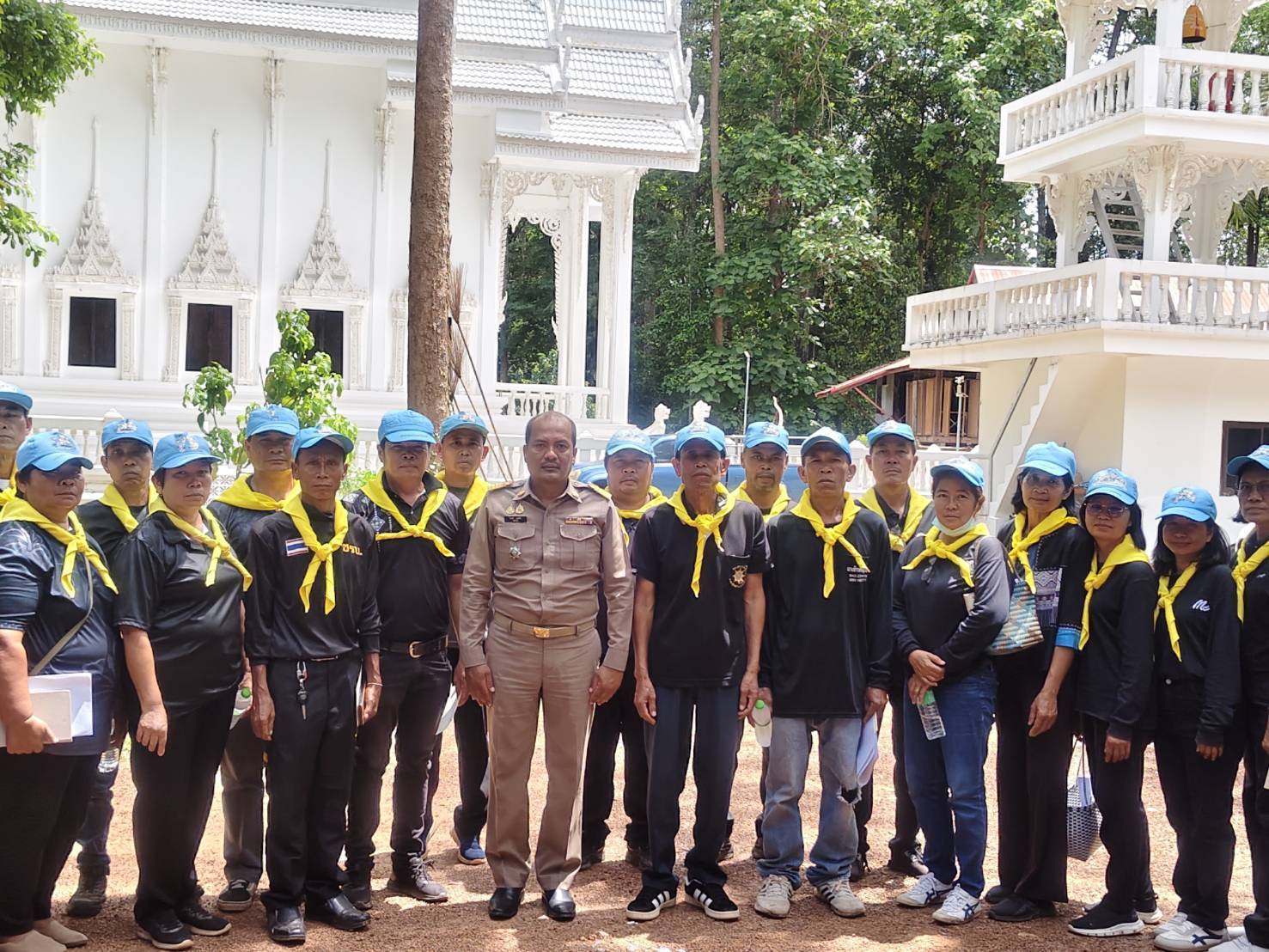 ประชุมกรรมการตำบลสร้างคอมพร้อมทั้งผู้นำได้ร่วมทำกิจกรรมจิตอาสาตำบลสร้างคอม ณ วัดป่าสกุณาศัยบ้านโนนนกหอ